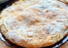Delikatny i pachnący placek serowy - prosty i pyszny