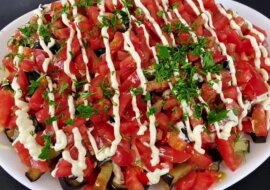 Aktualne w tym sezonie: oryginalna sałatka z bakłażana