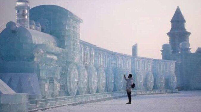 Zapierające dech w piersiach zdjęcia z największego na świecie festiwalu śniegu i lodu w Chinach