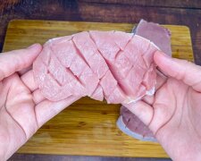 Robię cięcia na mięsie i wkładam do piekarnika. Smaczniejszego mięsa nie jadłam