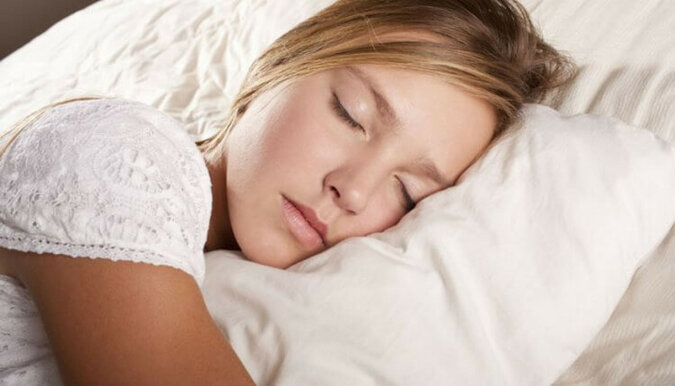 Kobiety potrzebują więcej snu niż mężczyźni, ponieważ ich mózg działa lepiej