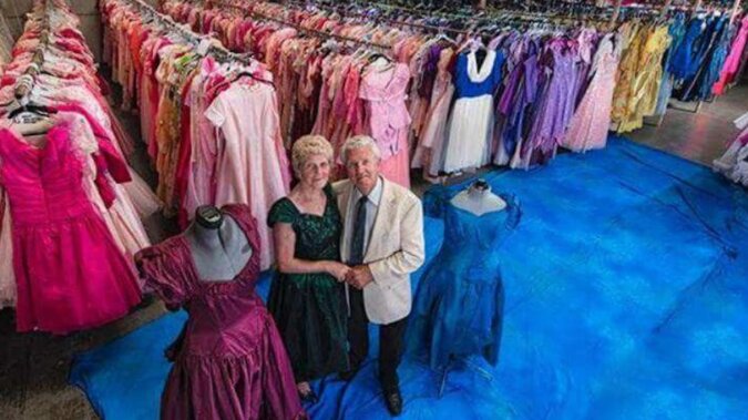 Przez 56 lat małżeństwa mężczyzna kupił żonie 55 tysięcy sukienek