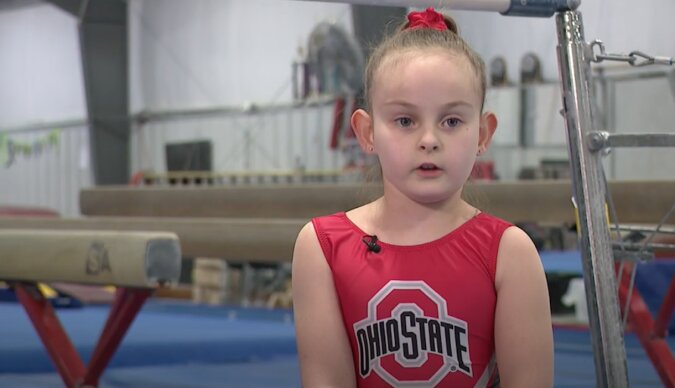 8-letnia dziewczynka, która urodziła się bez nóg została zawodową gimnastyczką