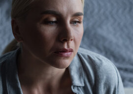 "Mama płakała z powodu niewdzięcznej pasierbicy, która dosłownie wyrzuca ją na ulicę": Tak bardzo chciała przypodobać się pasierbicy, że zapomniała o własnej córce