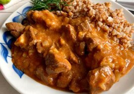 Czeski guliasz duszony w piwie. Po prostu wspaniała kolacja