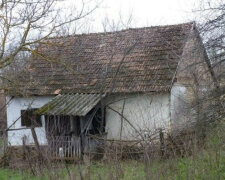 Młoda rodzina nie miała pieniędzy na mieszkanie dlatego kupiła opuszczony dom