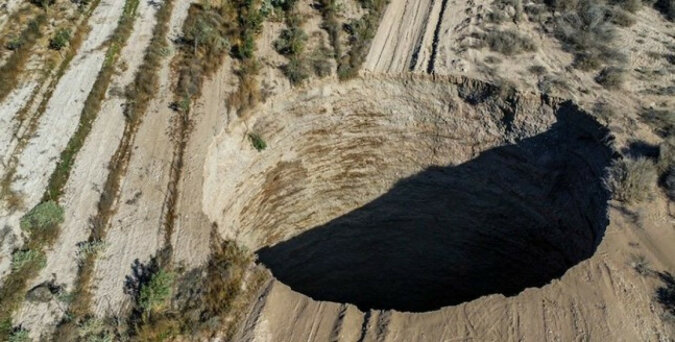 W Chile na pustyni powstała ogromna dziura: przyczyny jej pojawienia się nie są jeszcze znane