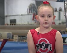 8-letnia dziewczynka, która urodziła się bez nóg została zawodową gimnastyczką